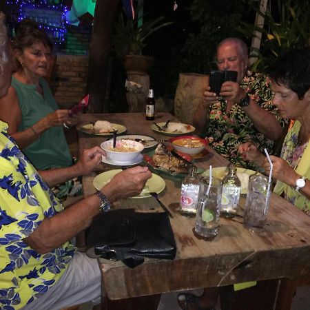 The Lazy Bar And Guesthouse Krabi Bagian luar foto