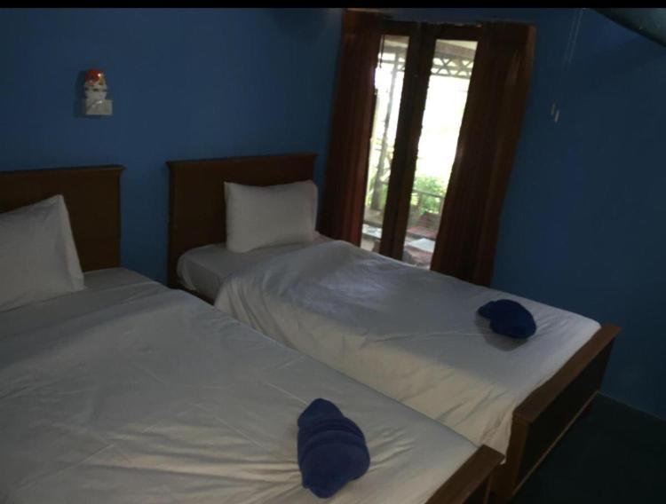The Lazy Bar And Guesthouse Krabi Bagian luar foto