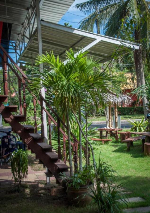 The Lazy Bar And Guesthouse Krabi Bagian luar foto