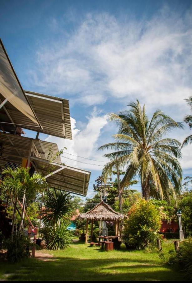 The Lazy Bar And Guesthouse Krabi Bagian luar foto