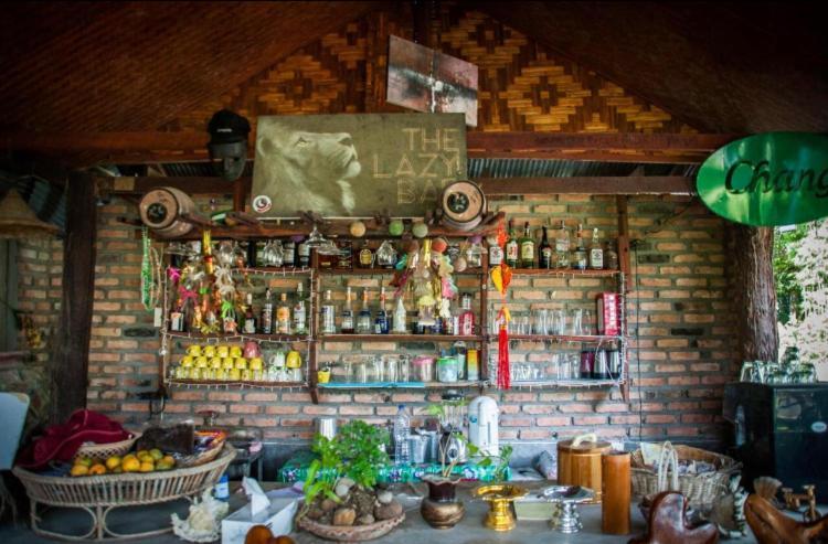 The Lazy Bar And Guesthouse Krabi Bagian luar foto