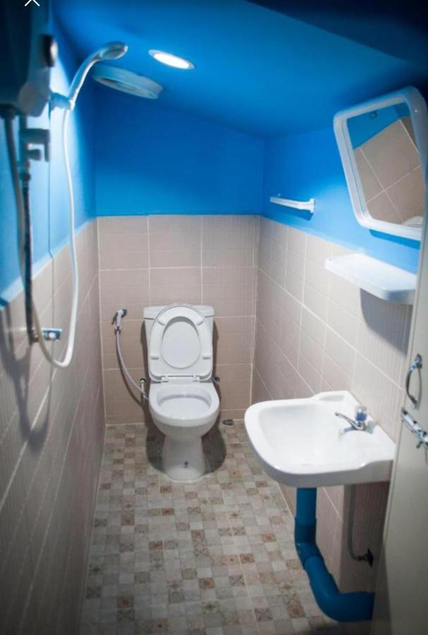 The Lazy Bar And Guesthouse Krabi Bagian luar foto