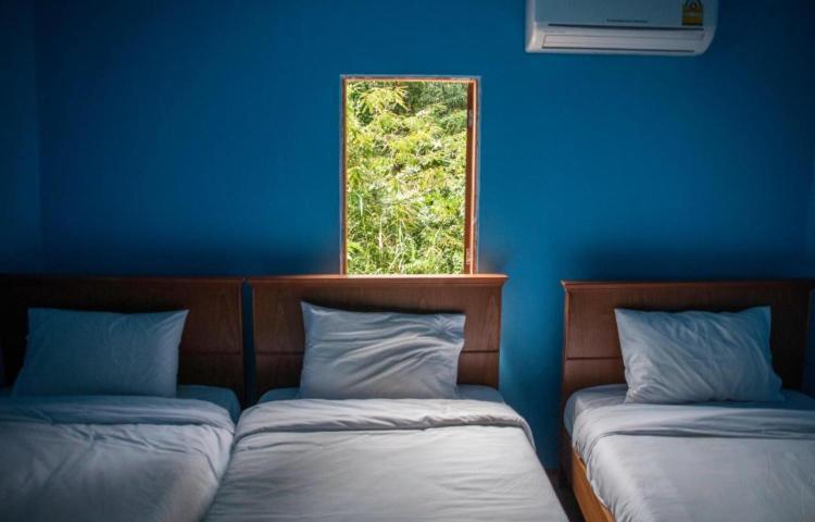 The Lazy Bar And Guesthouse Krabi Bagian luar foto